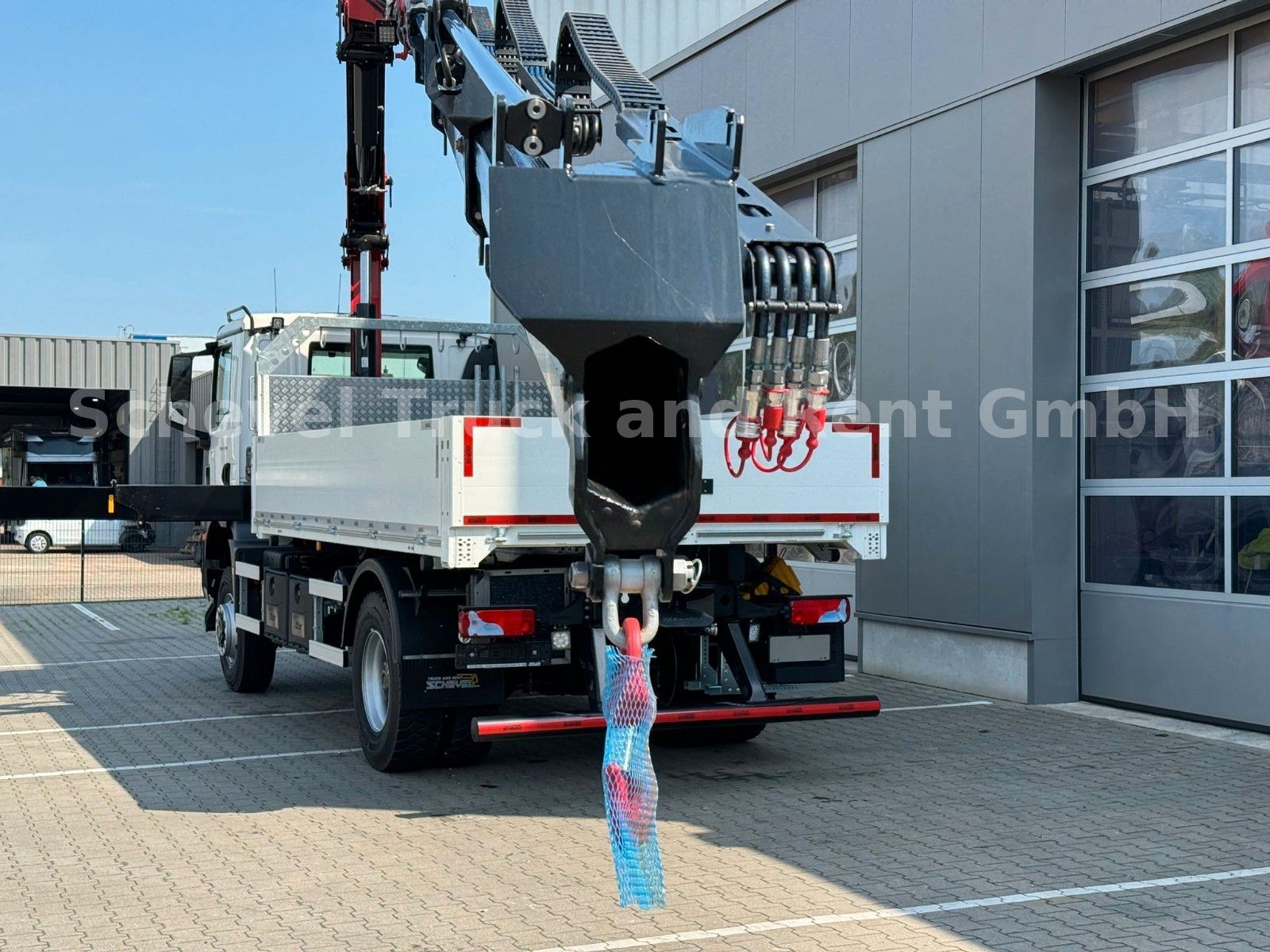 Fahrzeugabbildung MAN TGM 18.320 4x4 BB Pritsche HMF 1620 /4x hydr.