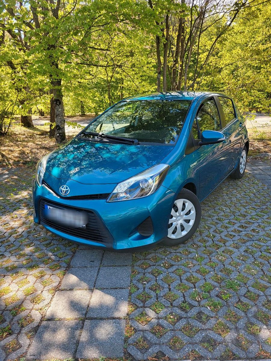 TOYOTA Yaris