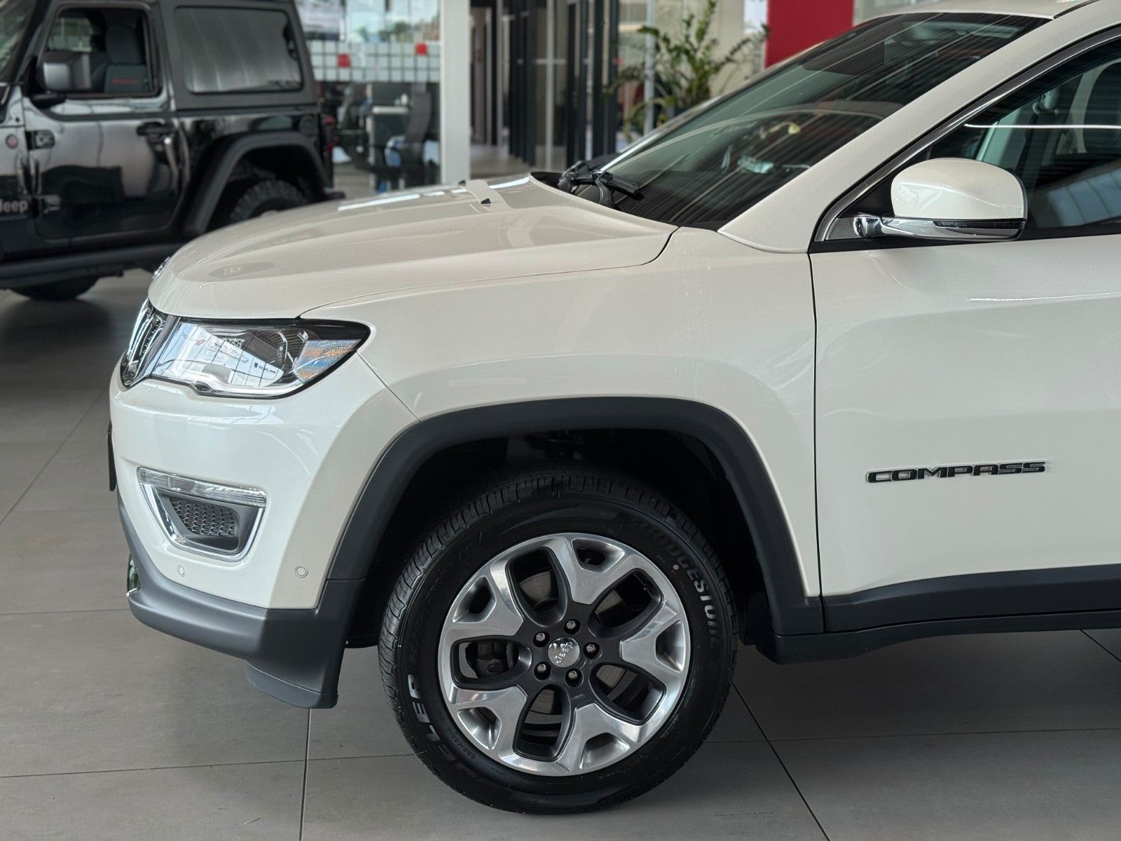 Fahrzeugabbildung Jeep Compass Limited 4WD DAB+ Xenon Beats Navi