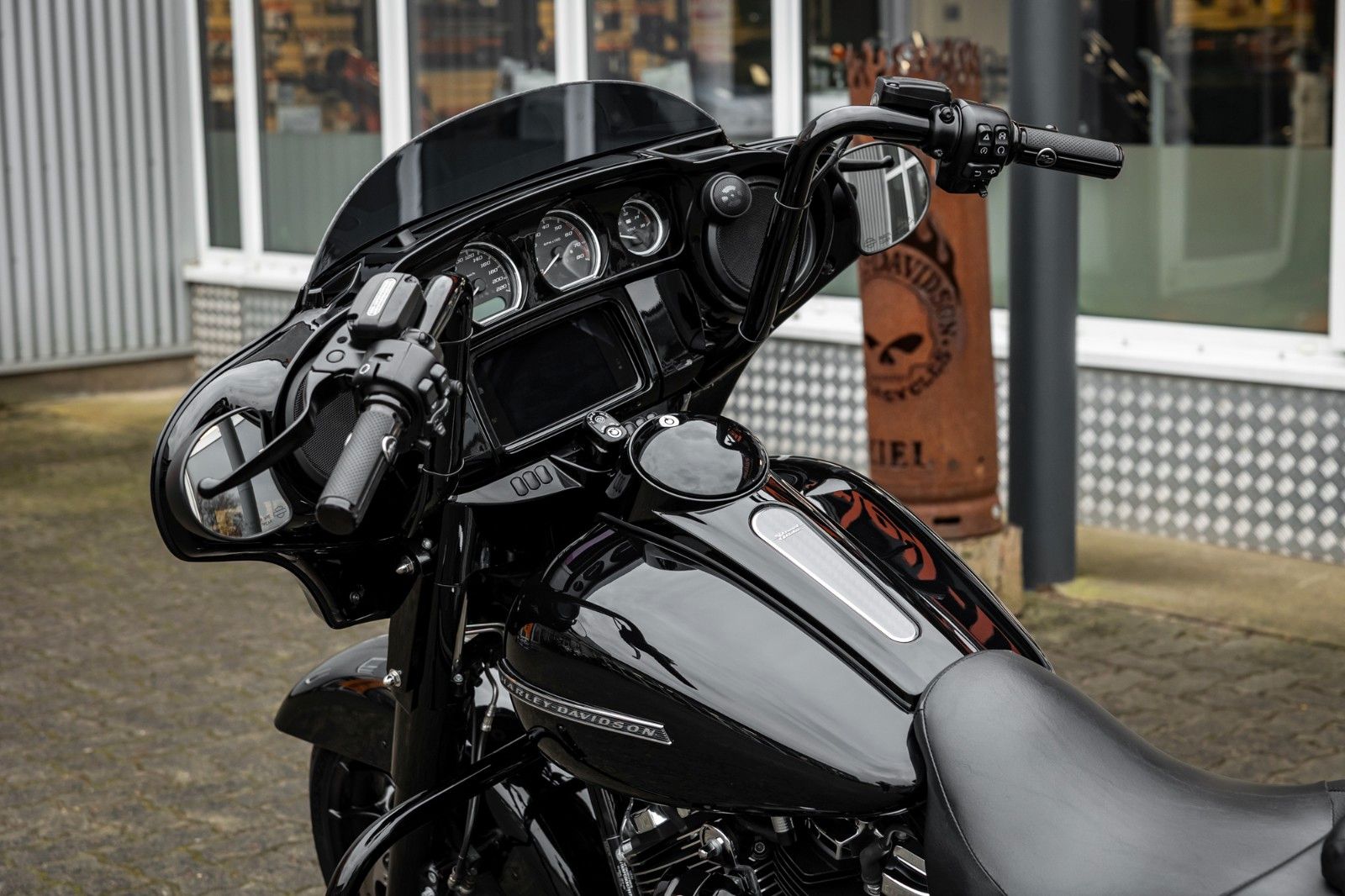 Fahrzeugabbildung Harley-Davidson FLHXS Street Glide 114 cui - Jekill & Hyde -