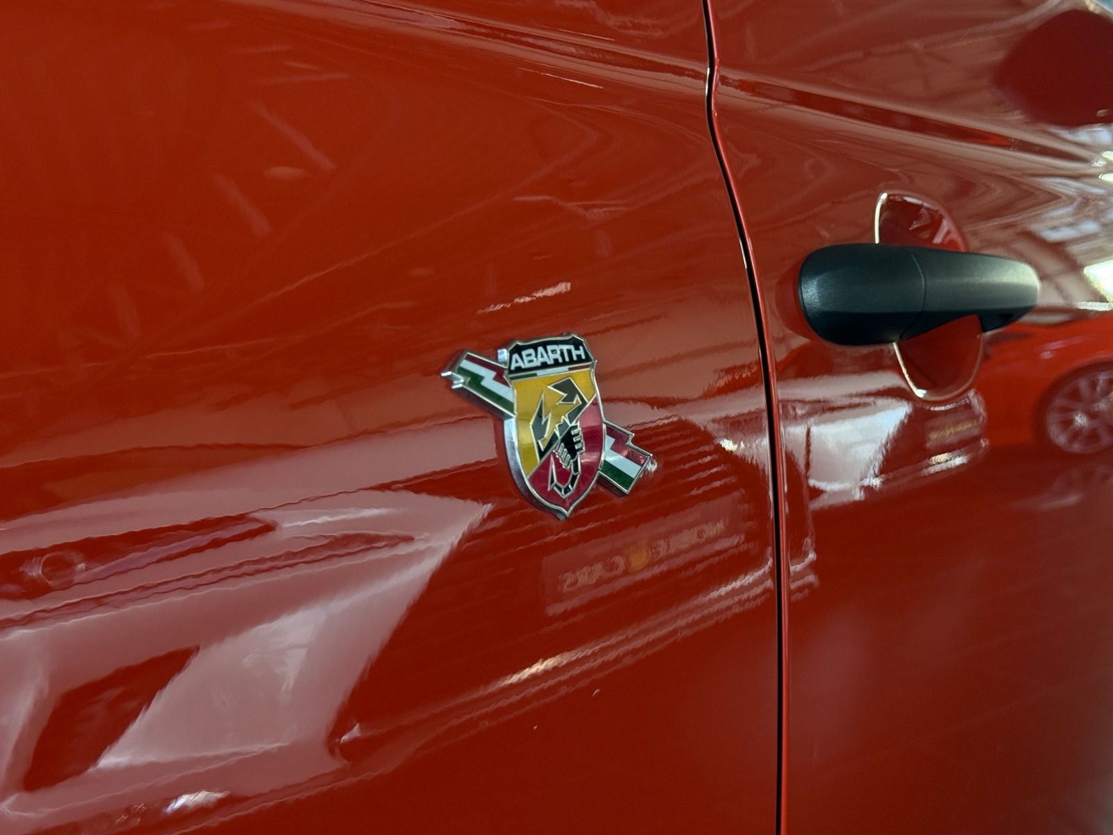 Fahrzeugabbildung Abarth 695 Competizione BEATS NAVI SABELT
