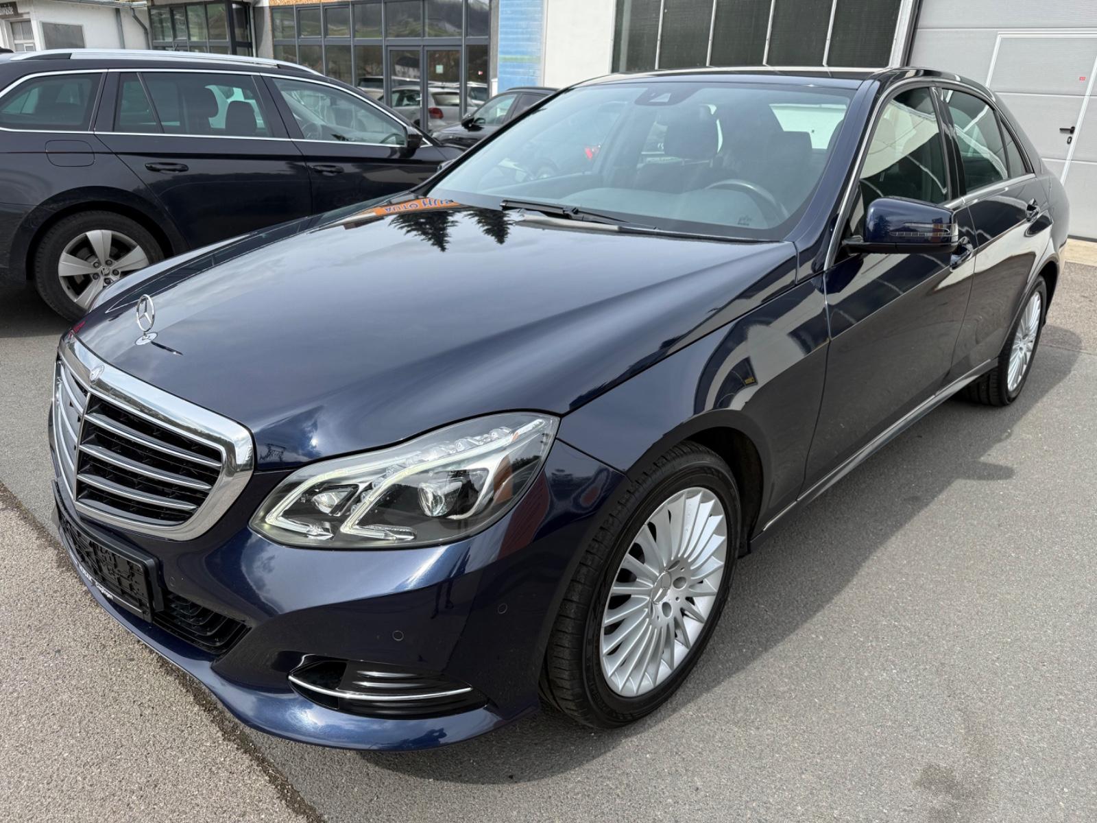 Mercedes-Benz E 200 CGI Automatik Tempo Navi LED AHK 8-fach