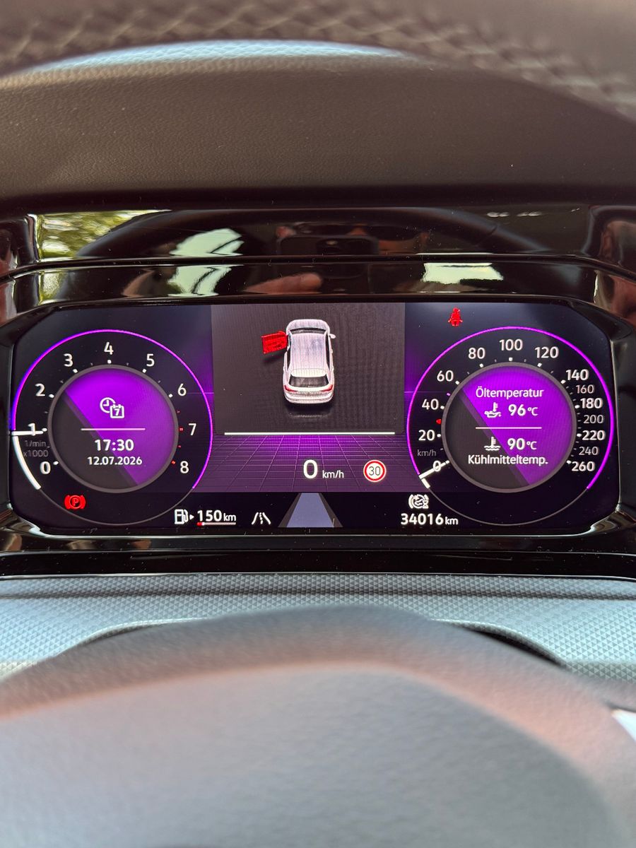 Fahrzeugabbildung Volkswagen Golf VIII Lim. Active mit Neuwagengarantie