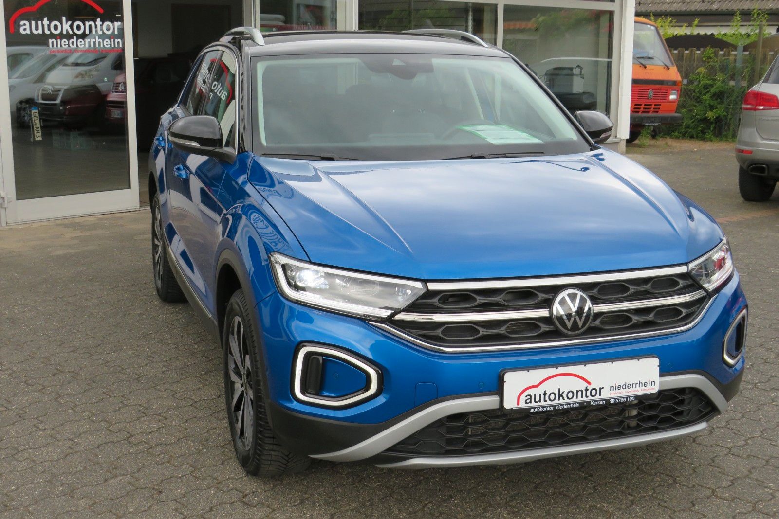 Fahrzeugabbildung Volkswagen T-Roc Style ACC APP MASSAGE SITZH. 17`KAMERA 1.H