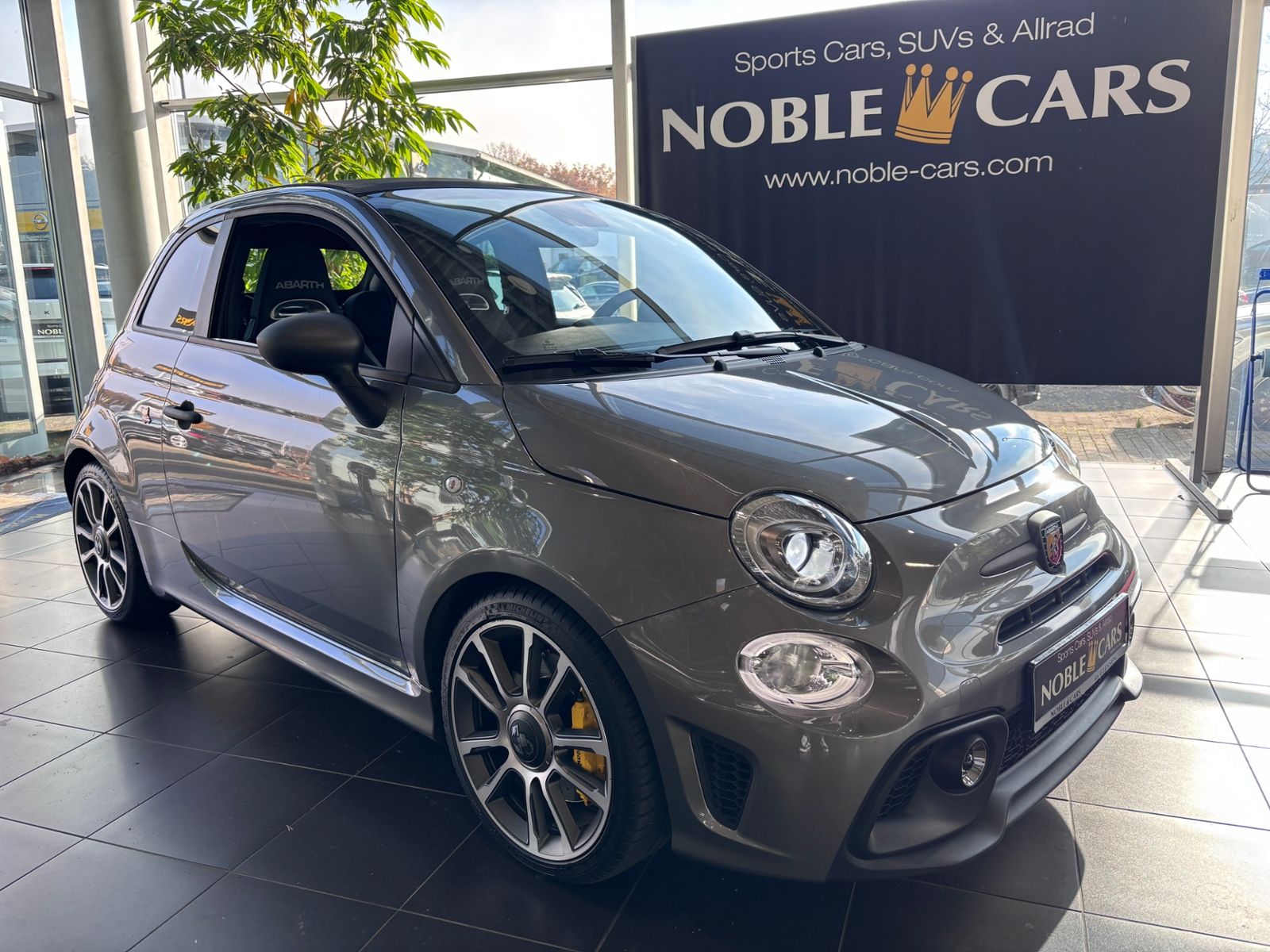 Fahrzeugabbildung Abarth 695C Automatik KLIMA NAV BEATS LEDER SHZ