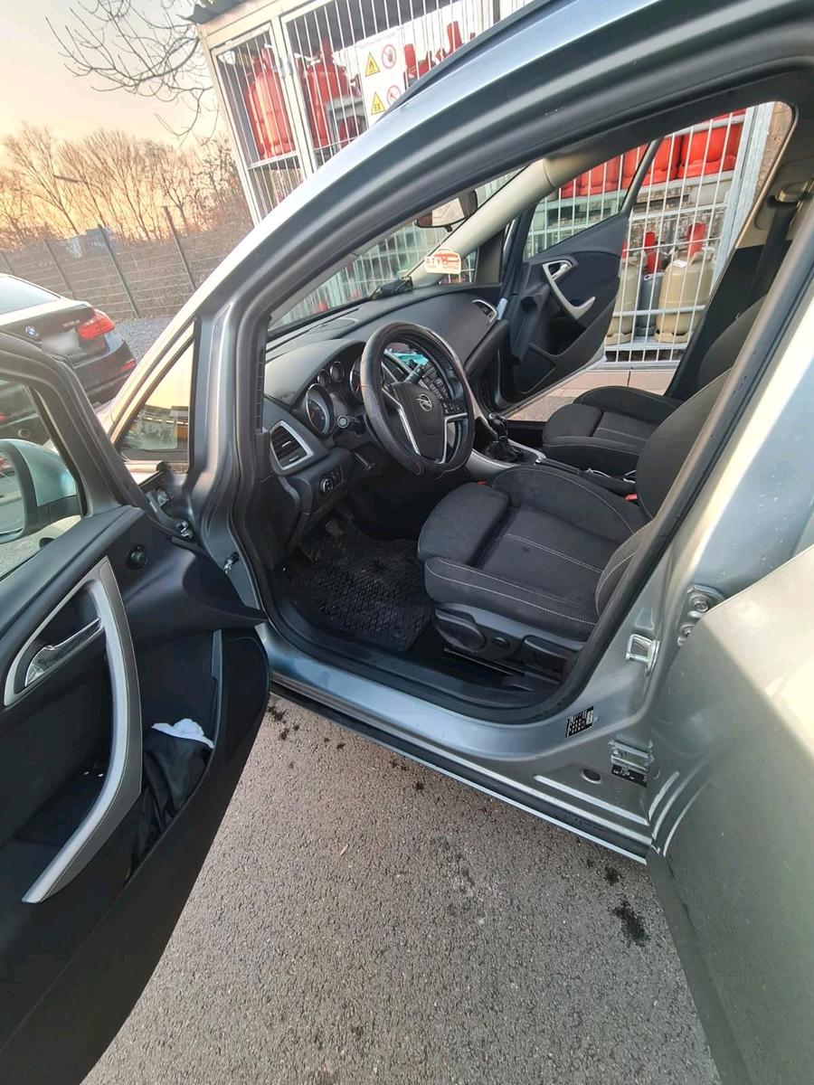 Opel Astra 2011 — двигун 110 HP (81kW)