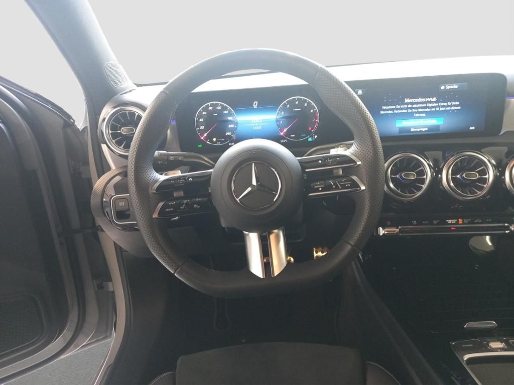 Fahrzeugabbildung Mercedes-Benz A 200 Kompaktlimousine AMG Line*Night Paket*LED