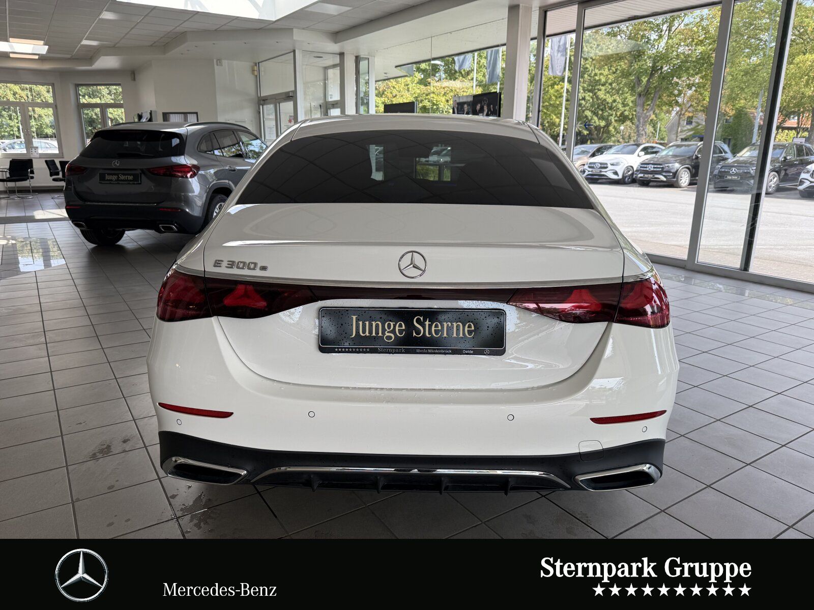 Mercedes-Benz E 300 e AMG+FAPA+HUD+DIGI+BUR+360+KEY+Winter+DC foto 4