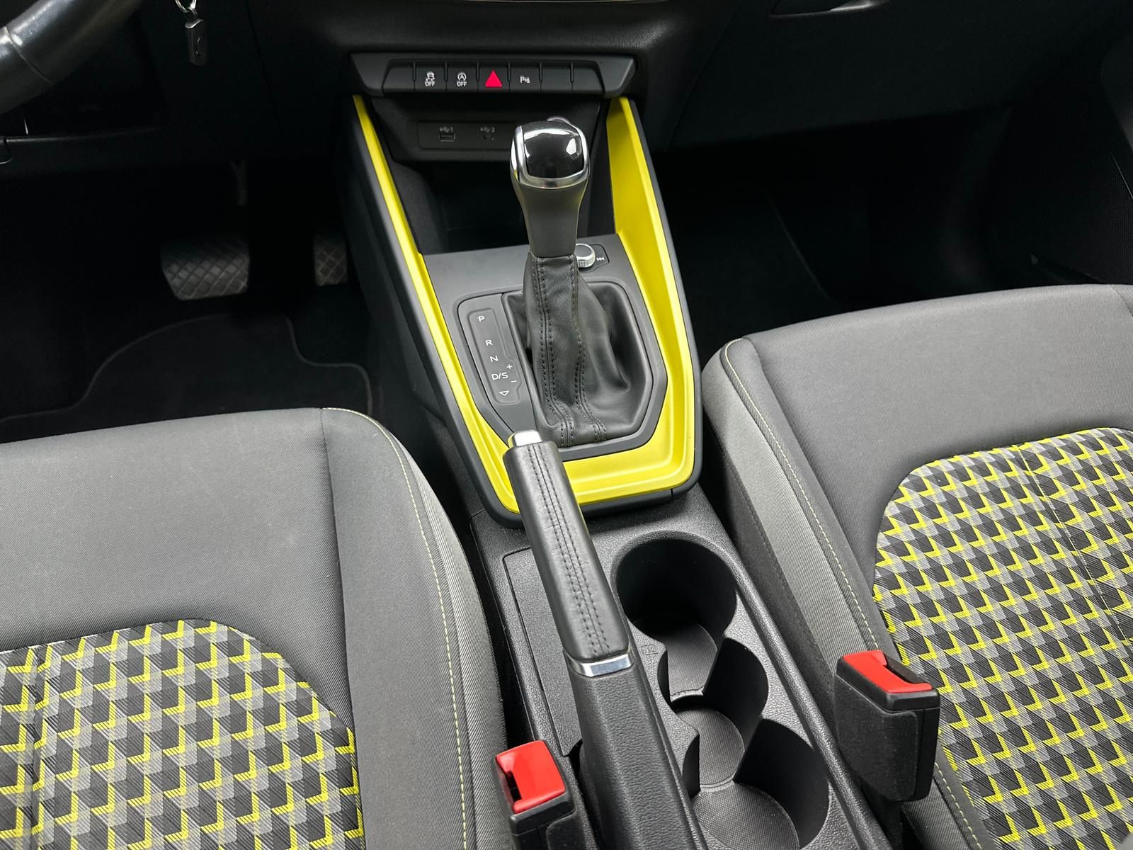 Fahrzeugabbildung Audi A1 30 TFSI S-LINE/EDITION-ONE/PDC/RCAM/VIRTUAL