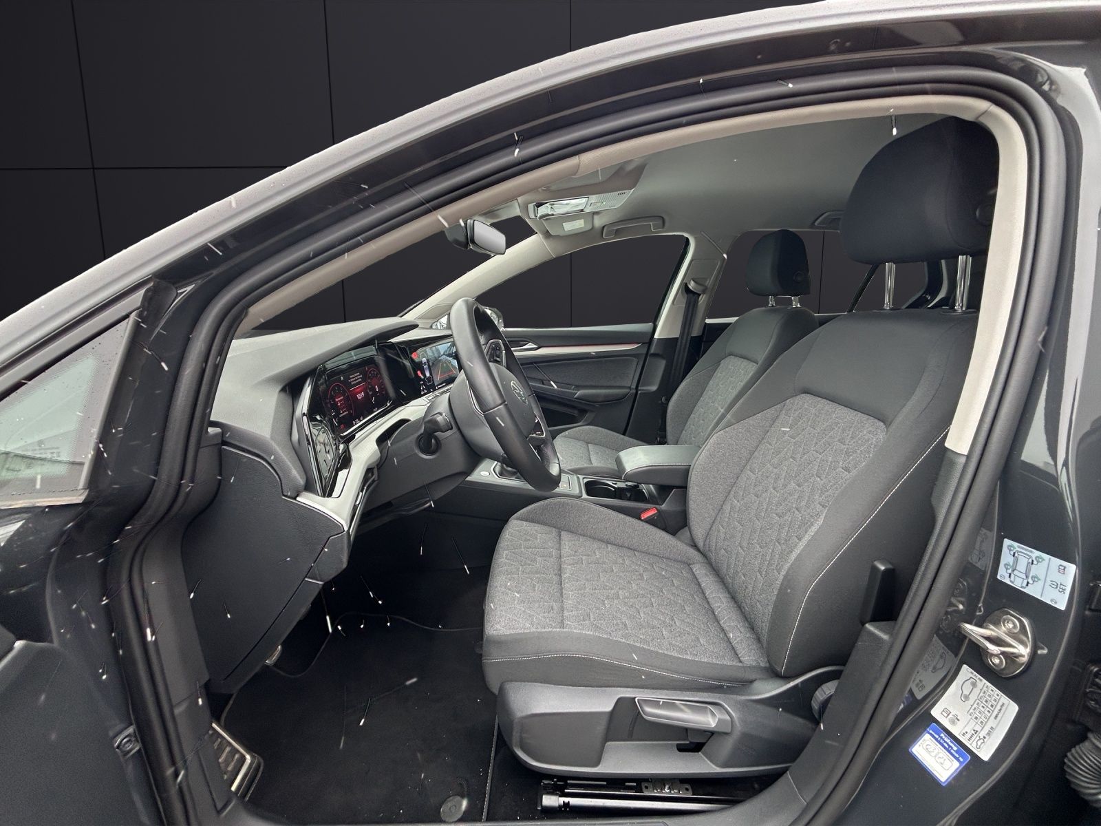Fahrzeugabbildung Volkswagen Golf VIII TSI Move Climatronic AID PDC SH LM