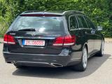 Mercedes-Benz E 250 BlueTec 4Matic PDC Xenon Schiebedach Navi - mit Diesel-Antrieb: Schwarz, mit Klimaanlage