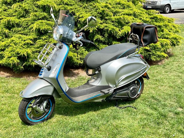 Vespa Elettrica 50 *45 km/h*prominenter Vorbesitzer*