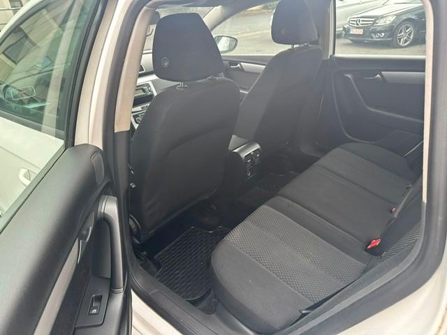 Volkswagen Passat 2011 — photo 11