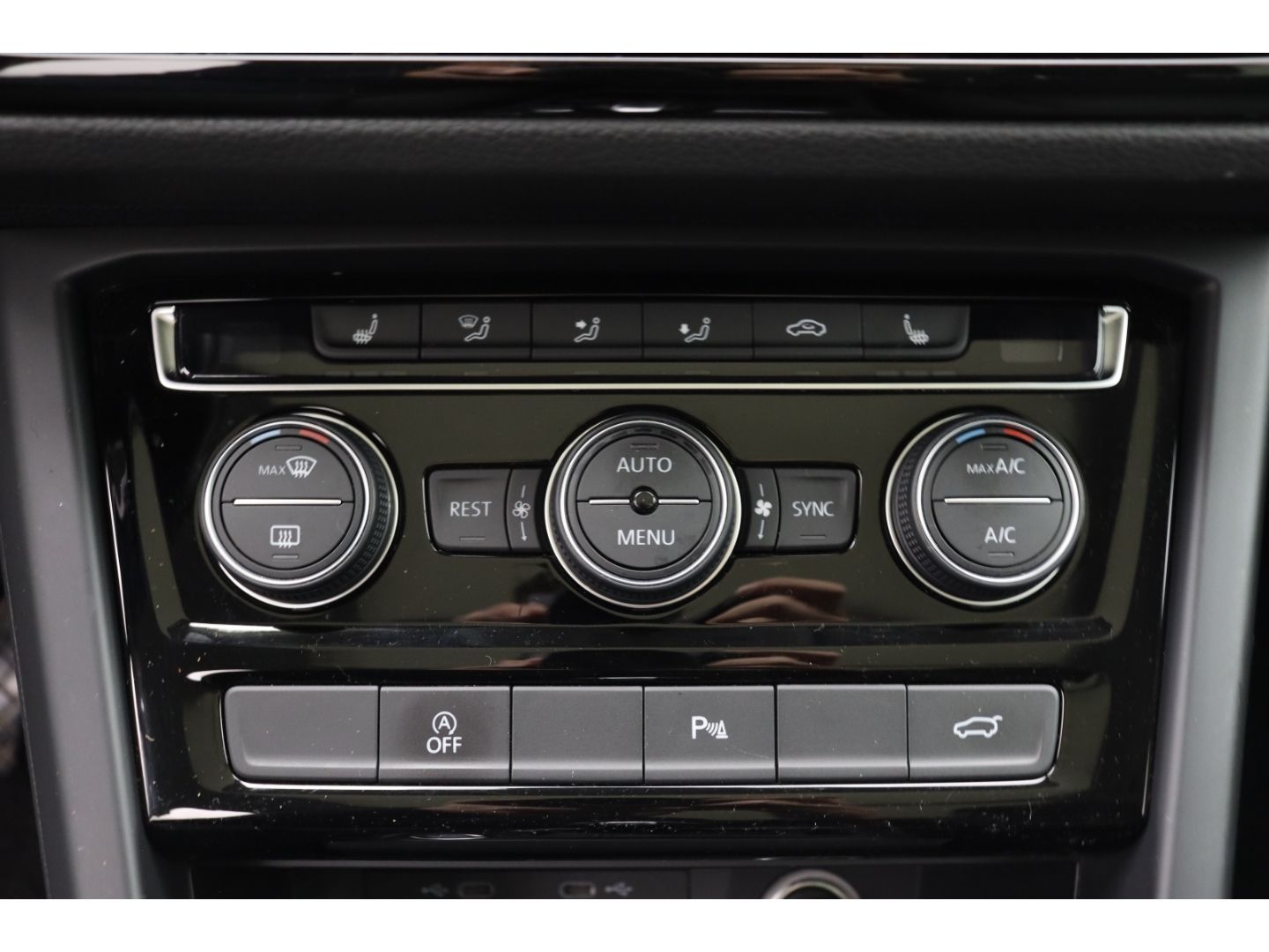 Fahrzeugabbildung Volkswagen Touran Comfortline BMT Start-Stop AHK schwenkbar