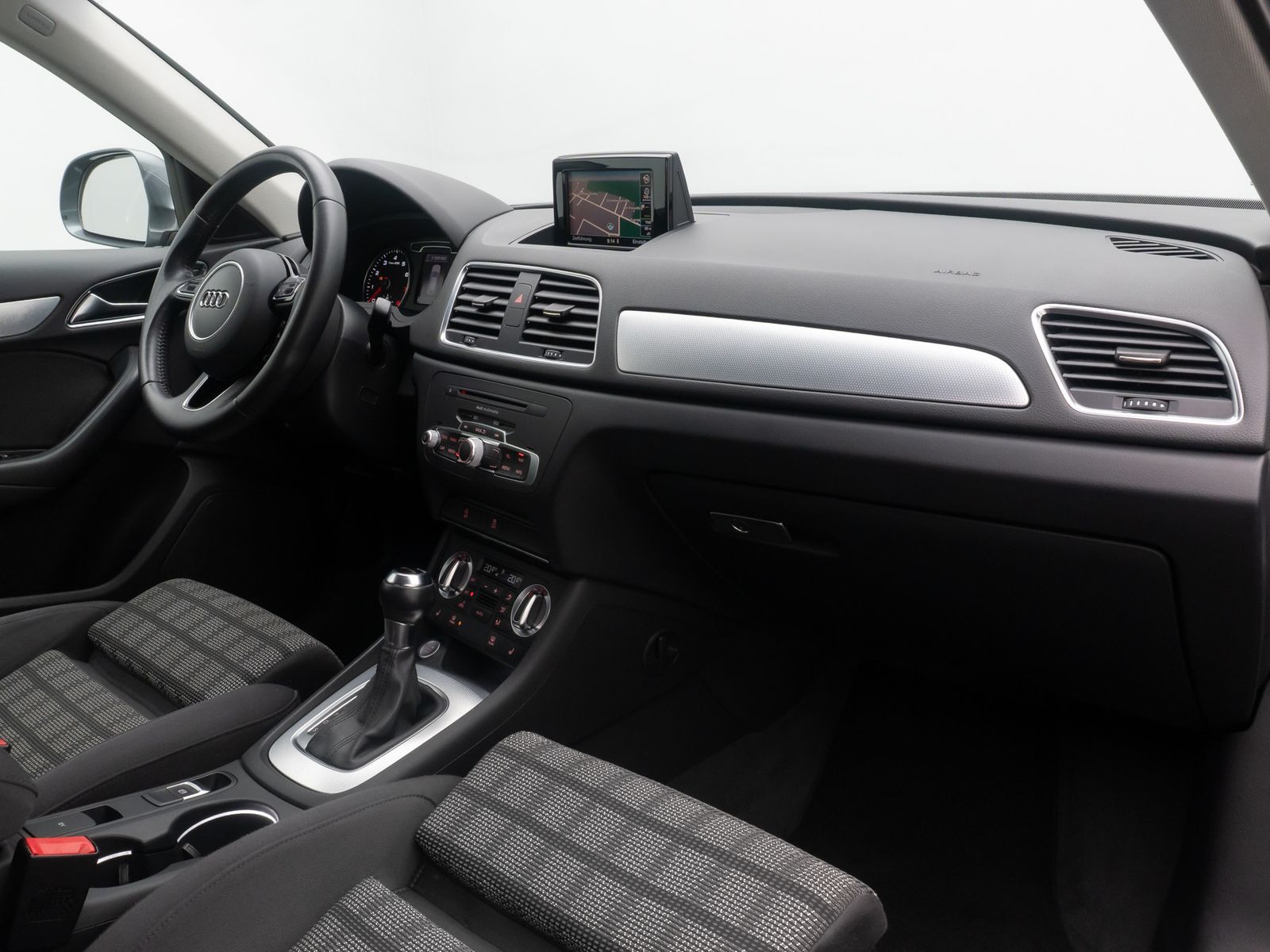 Fahrzeugabbildung Audi Q3 1.4 S Line Tempomat PDC BiXenon Sportsitz 18"