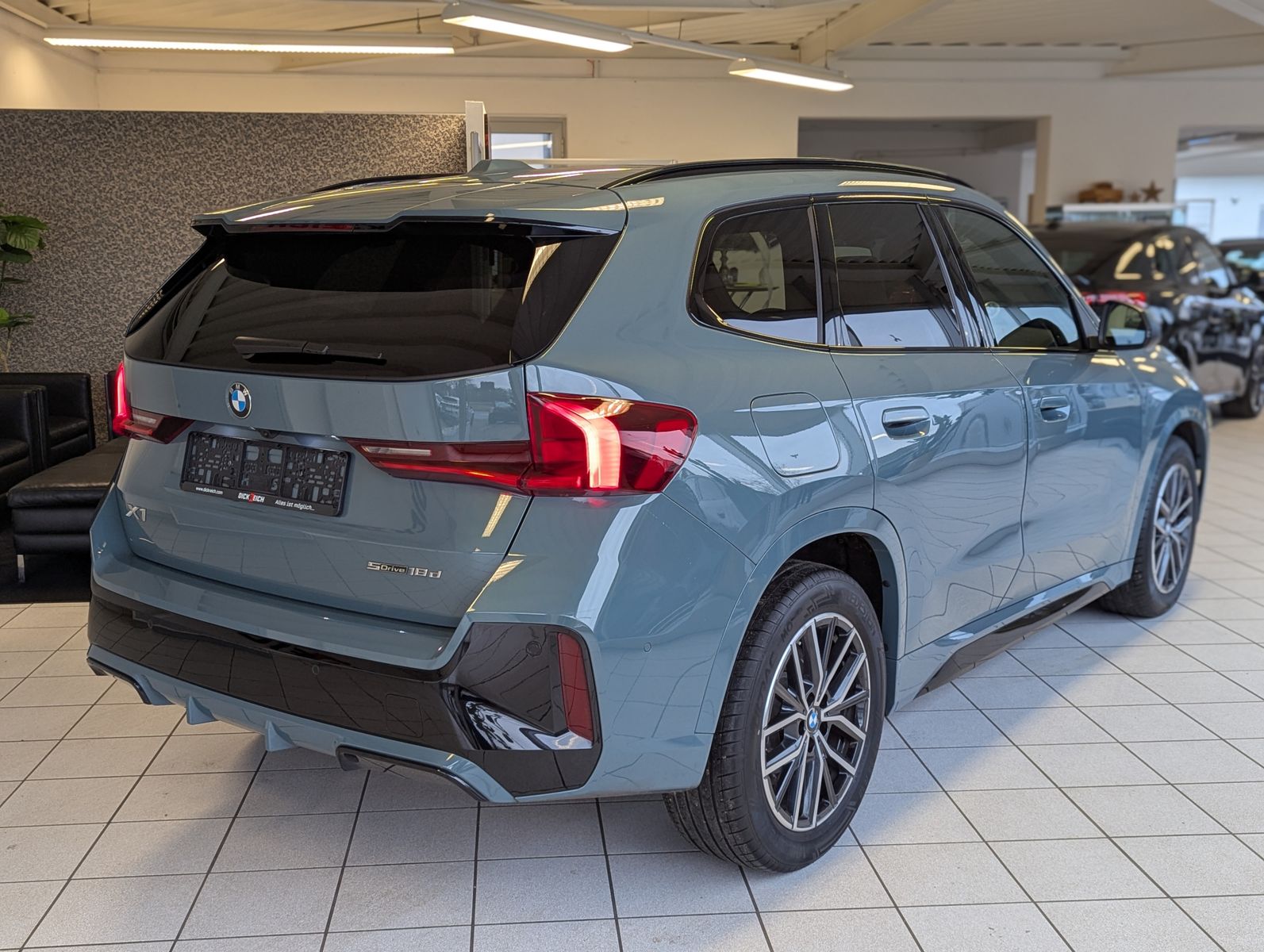 BMW X1 18d sDrive M-Sport Travel-Paket Pano Cam AHK - Image 7