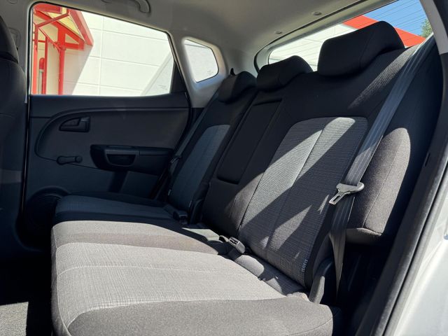 KIA Venga — Foto 25