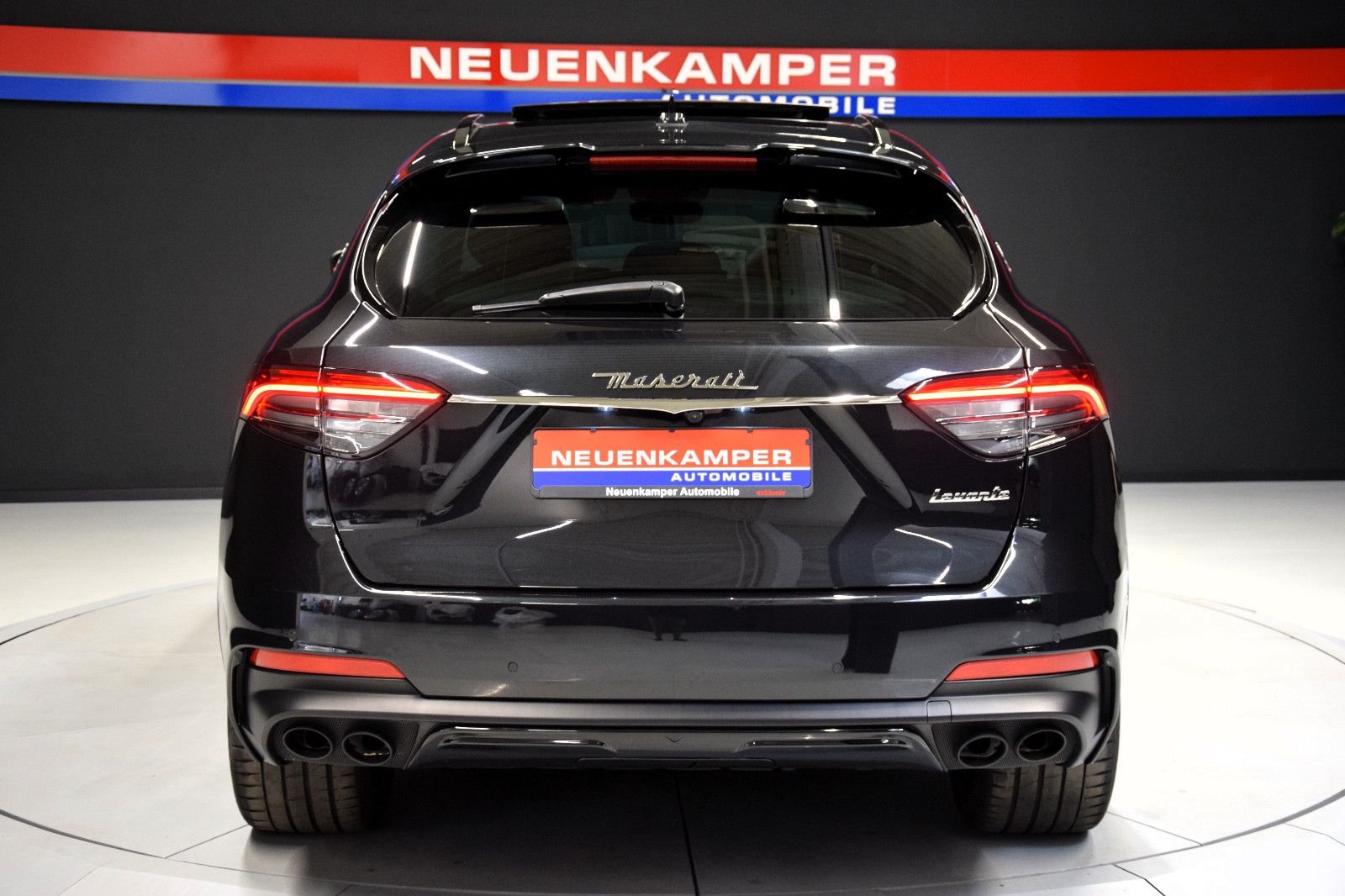 Fahrzeugabbildung Maserati Levante GranSport Pano Luft Trofeo Optik 21"