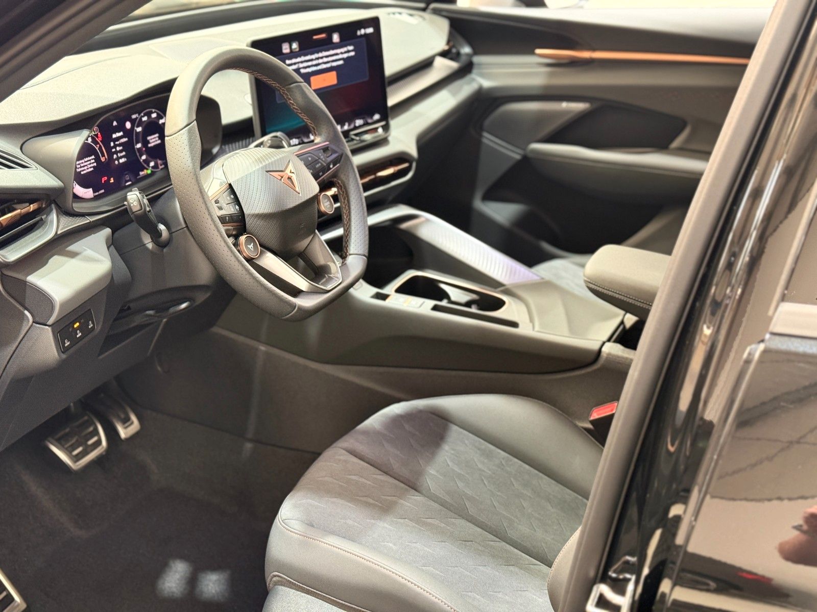 Fahrzeugabbildung CUPRA Terramar 2.0 TSI - 4Drive - VZ - DSG