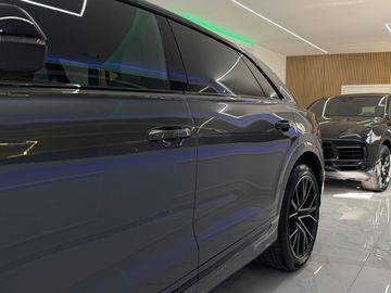 Audi Q8 - 8