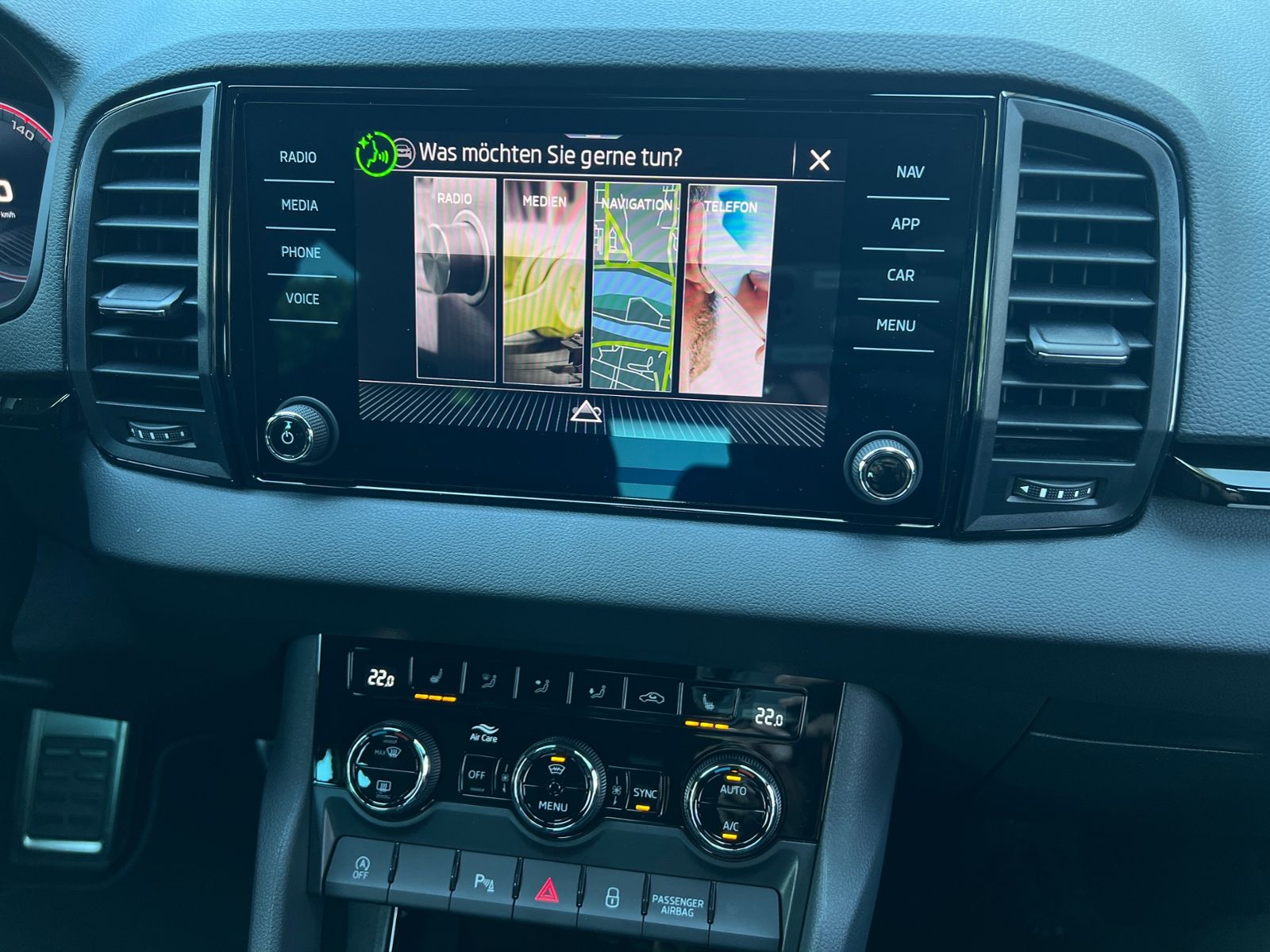 Fahrzeugabbildung SKODA Karoq Sportline 2.0 TSI 4x4 DSG *CANTON, AHK, 19