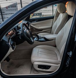 Fahrzeugabbildung BMW 530d Touring|LEDER|PANO|LED|NAVI|AMBIENTE
