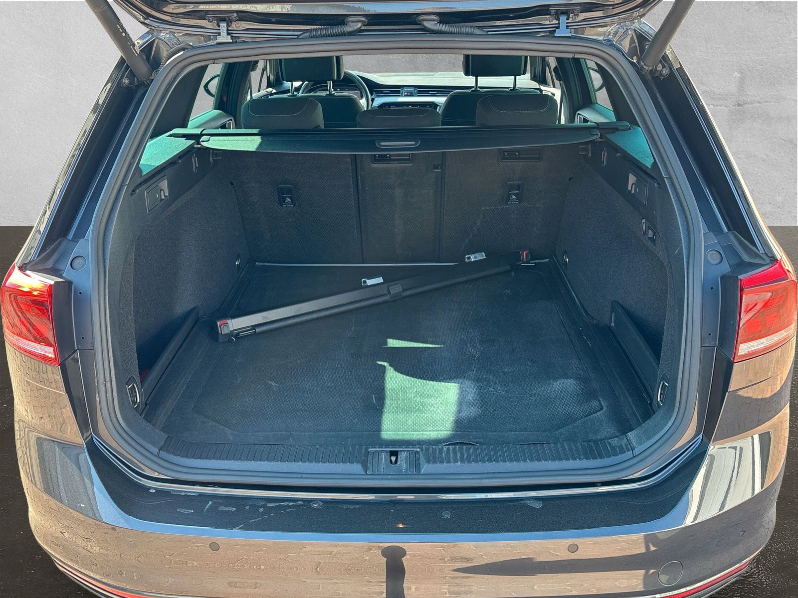 Fahrzeugabbildung Volkswagen Passat Variant Business 2.0 TDI DSG AHK App-Conn