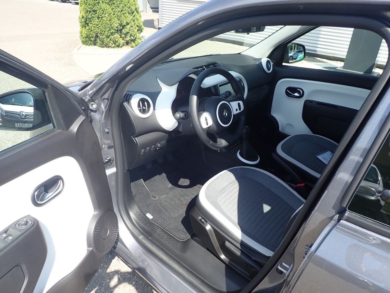 Fahrzeugabbildung Renault Twingo Equilibre SCe 65