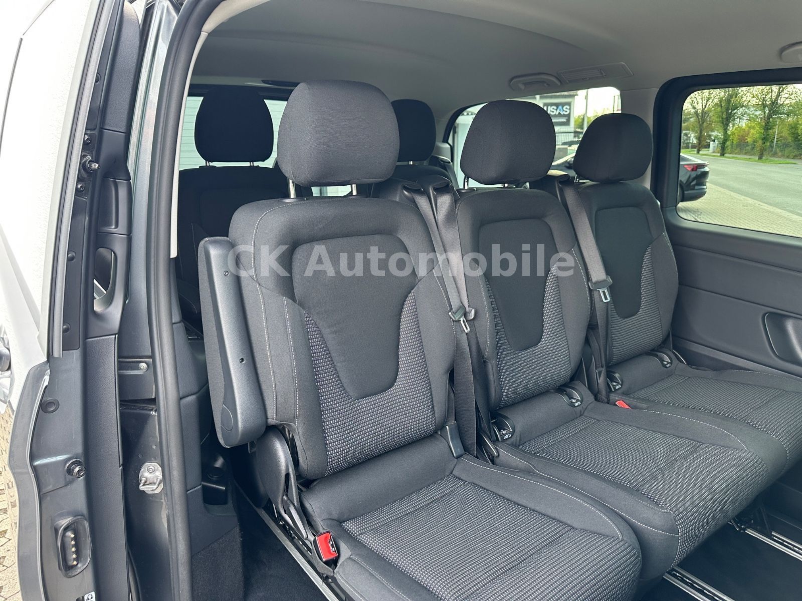 Fahrzeugabbildung Mercedes-Benz V 250d EDITION 4MATIC lang/7 Sitze/Navi/LED/AHK