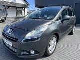 Peugeot 5008 Allure +Leder+Panorama+Navi+Headup+PDC+ - Peugeot 5008 aus 2012