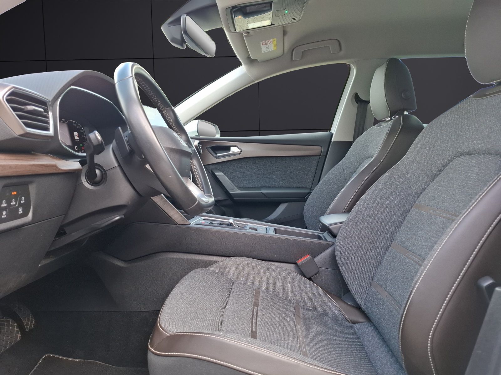 Fahrzeugabbildung SEAT Leon ST eTSI Xcellence DSG LED Navi GRA Park-Ass