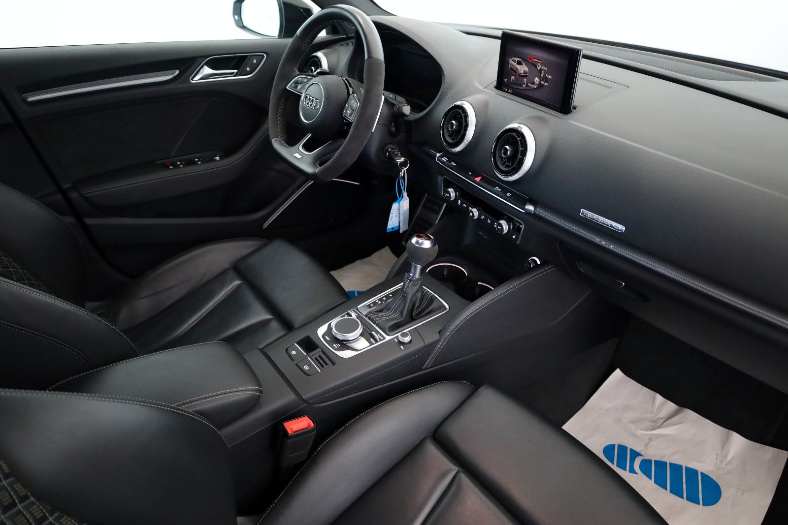 Fahrzeugabbildung Audi RS3 Lim. 2.5TFSI quattro RS-Sitze,PanDach,Bang&O
