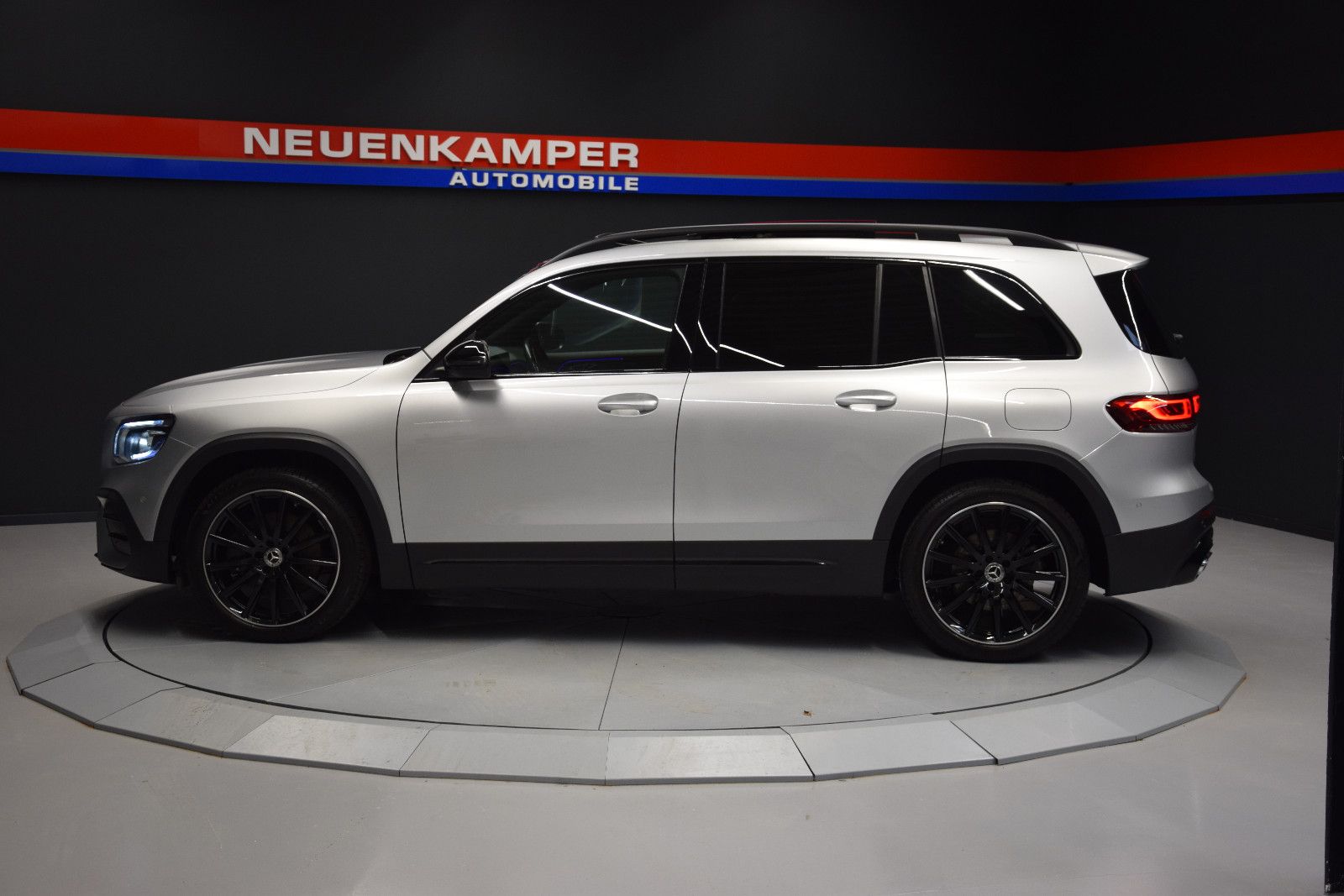 Fahrzeugabbildung Mercedes-Benz GLB 220 d AMG Line Pano. Kamera LED AHK 20 Zoll