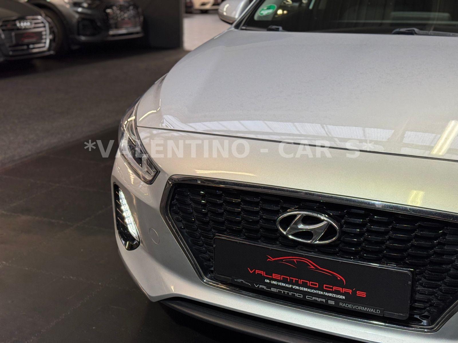 Hyundai i30 cw Family + Nav/Kamera/Temp/Shz/Lhz/Pano/Led