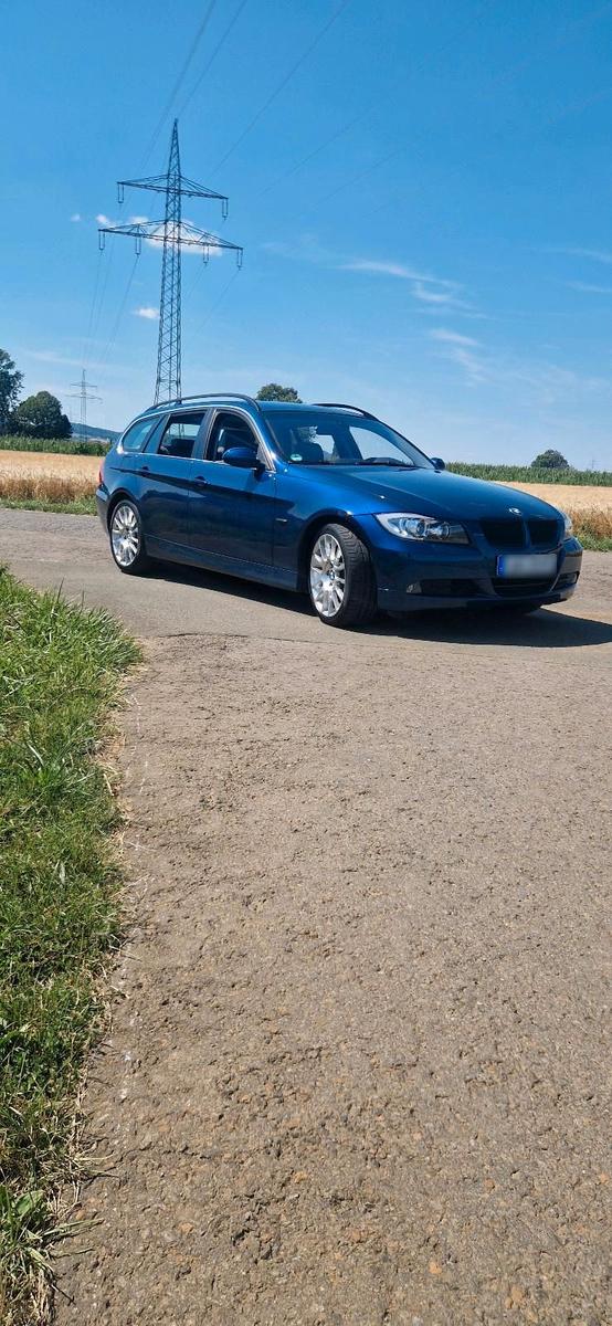 BMW 325 2005 — rear view