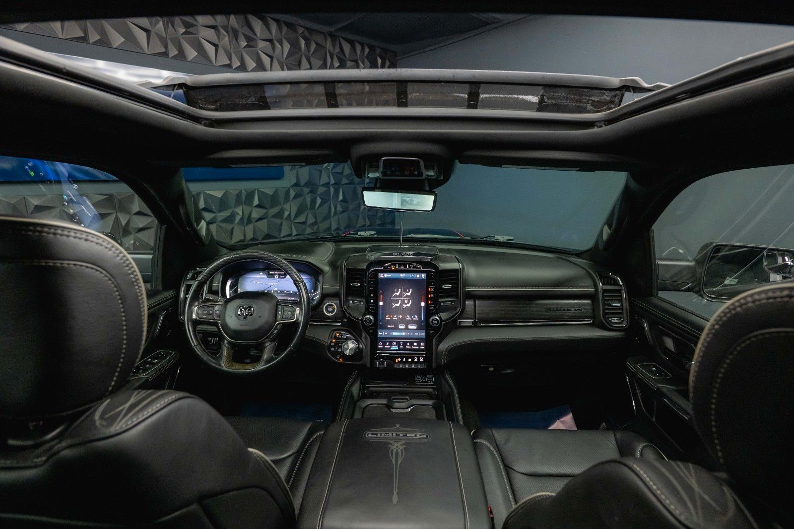 Fahrzeugabbildung Dodge RAM 5.7 V8 HEMI 4x4 LIMITED Offroad 100% Options