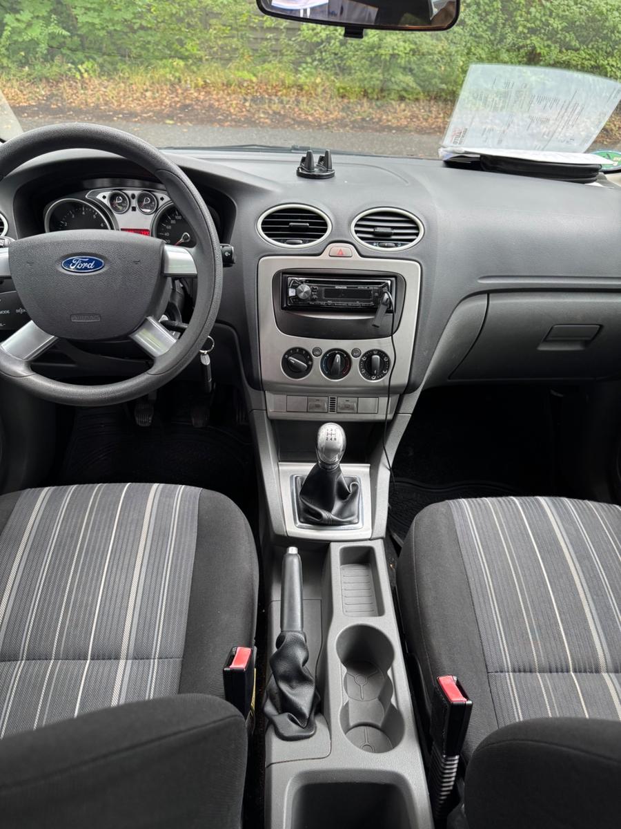 Ford Focus 2010 — photo 10