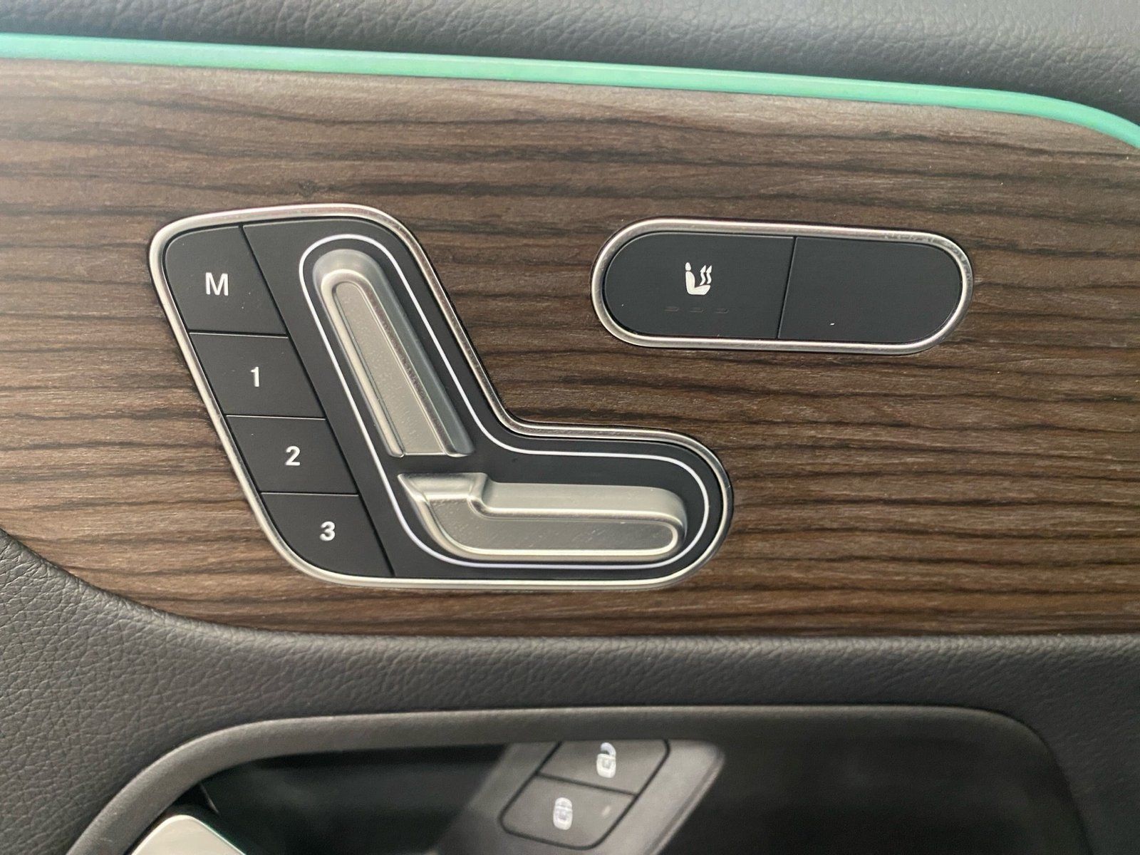 Fahrzeugabbildung Mercedes-Benz GLB 220 d 4M AMG*AHK*Technik*STDHZG*HUD*Dist*360