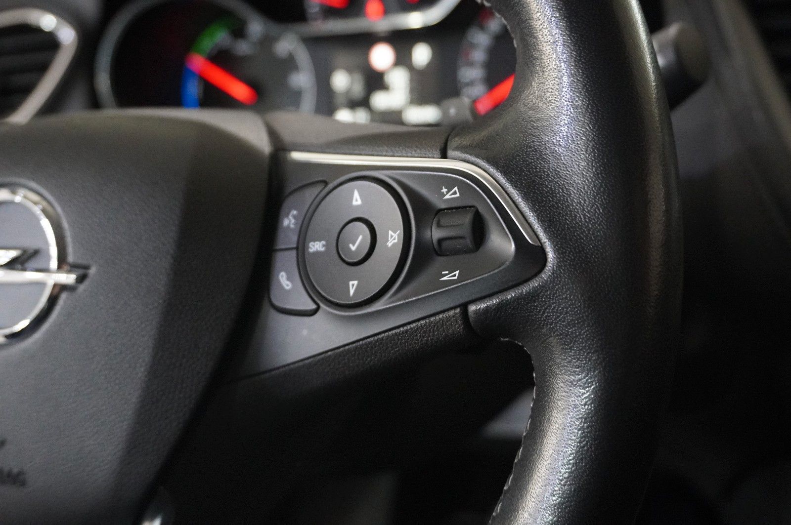 Fahrzeugabbildung Opel Grandland (X) 1.6 HYBRID ELEGAN. NAVI/KAMERA/AHK
