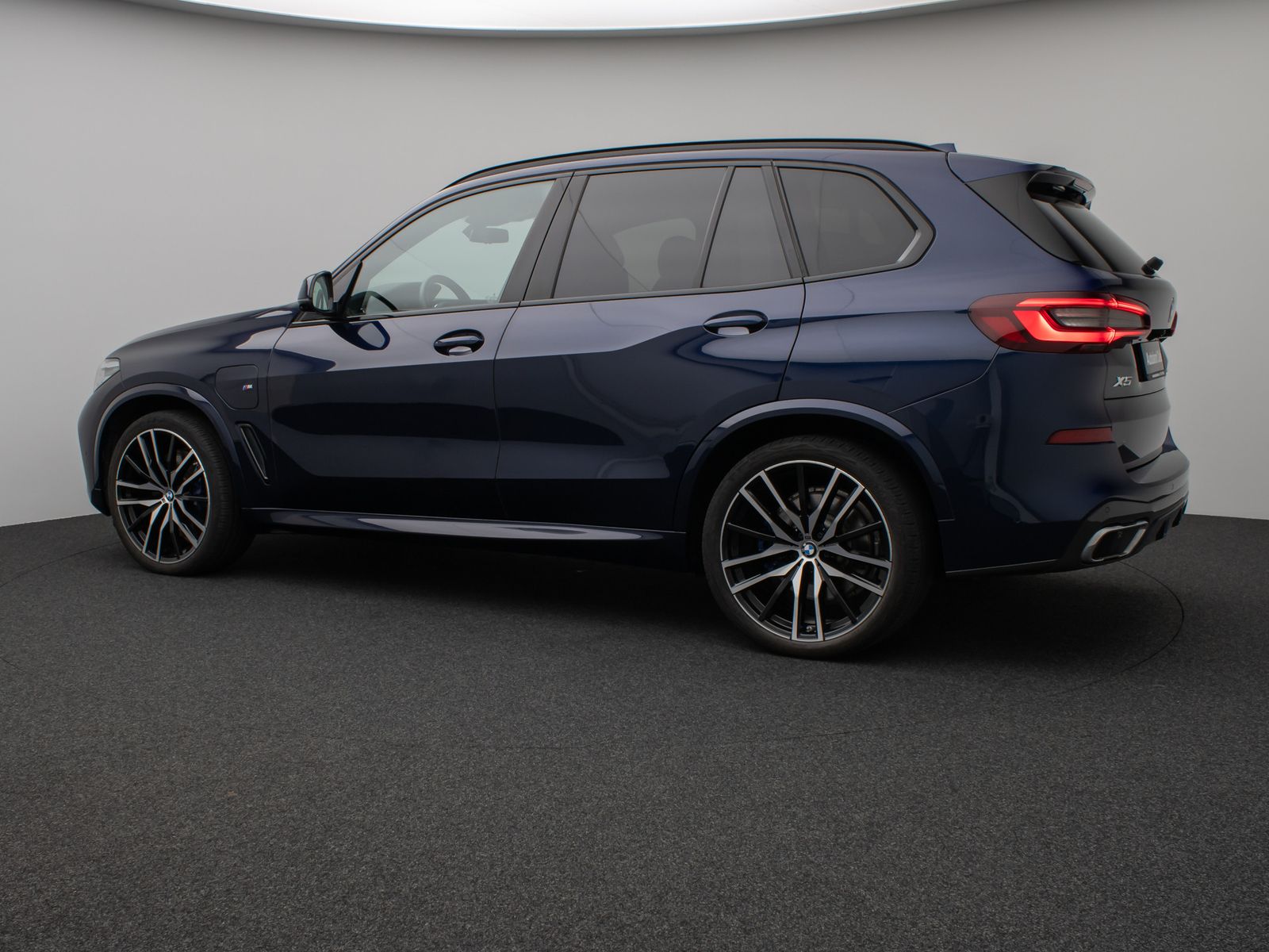 Fahrzeugabbildung BMW X5 xD45e M Sport Panorama 360°HUD DAB H/K 22Zoll
