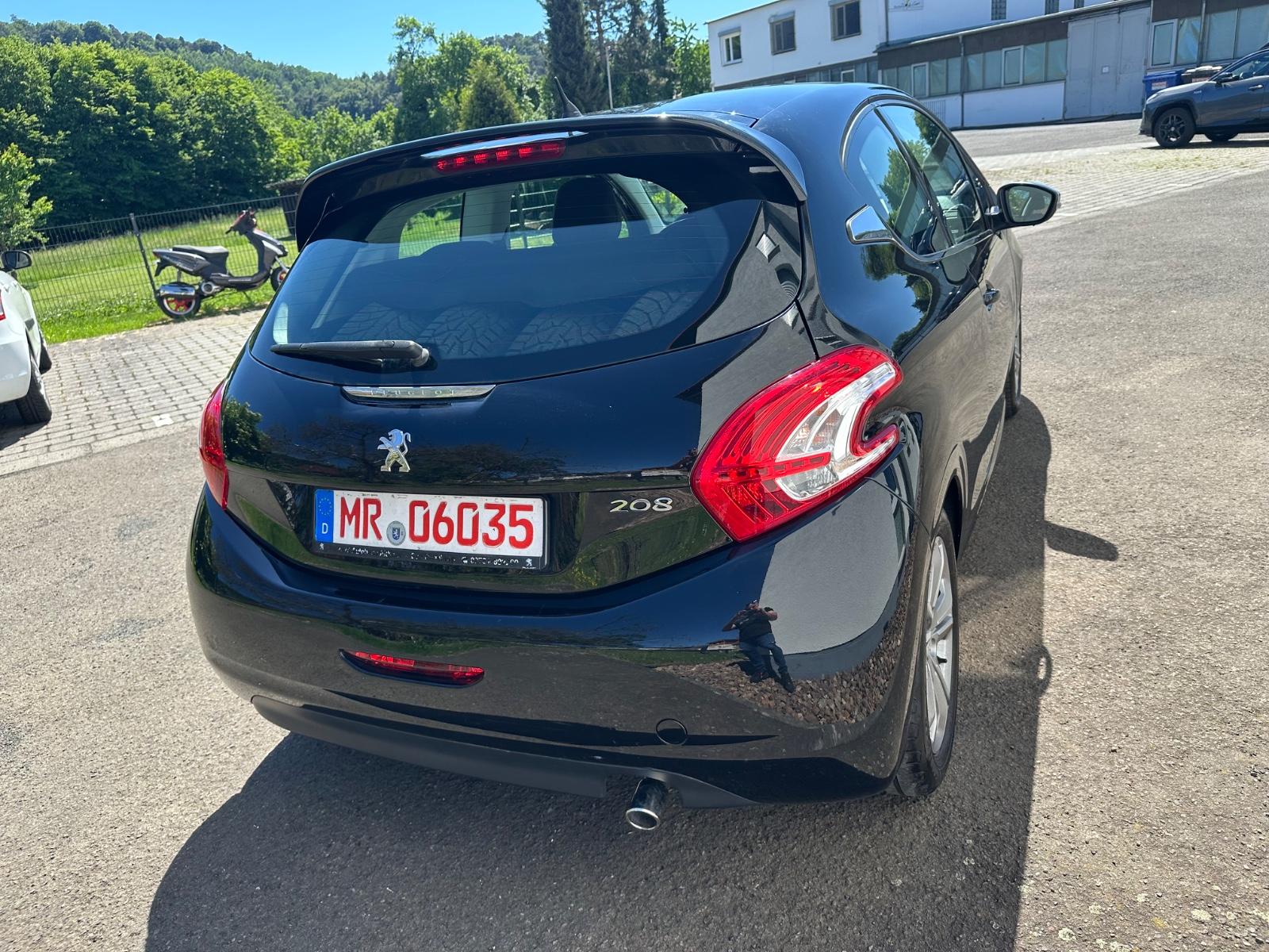 Peugeot 208 Allure* Scheckheftgepflegt