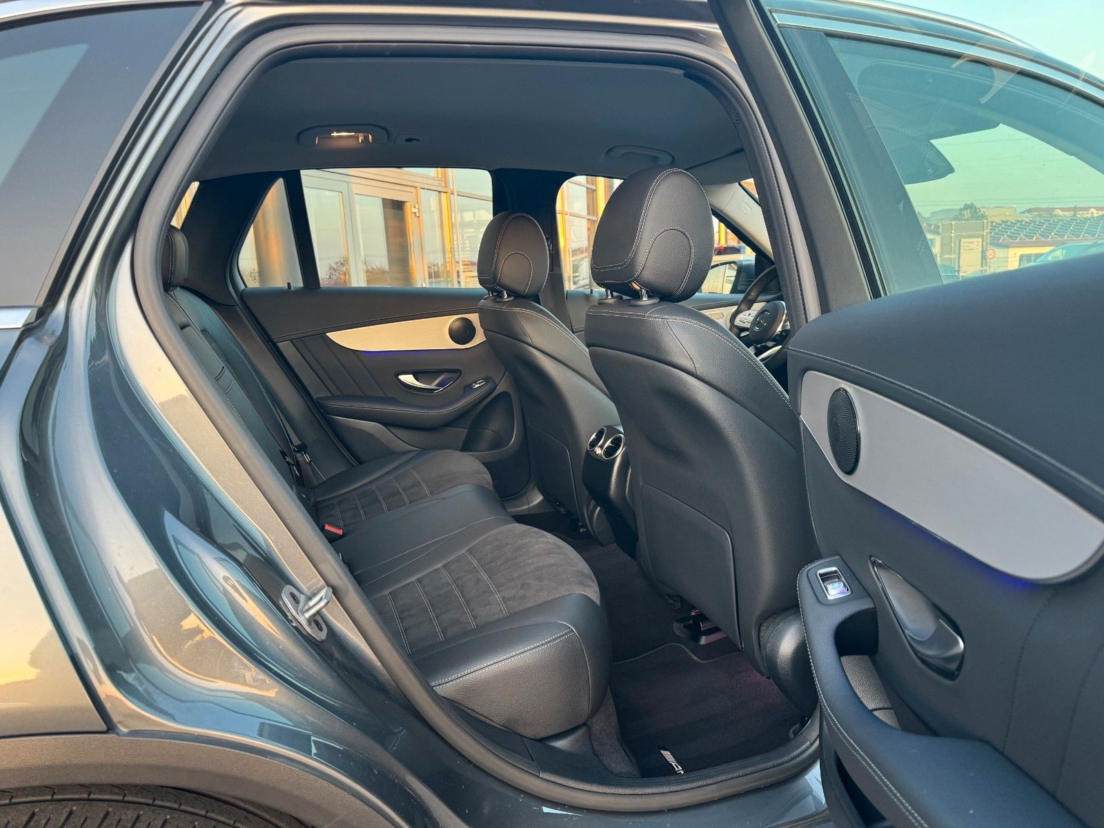 Fahrzeugabbildung Mercedes-Benz GLC 300 4M AMG Distr+360°+Memory+Ambiente+Carpla