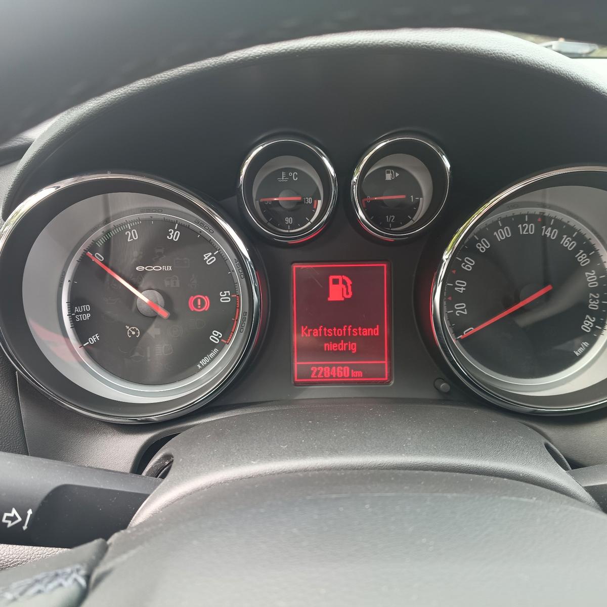 Opel Astra 2014 — photo 15