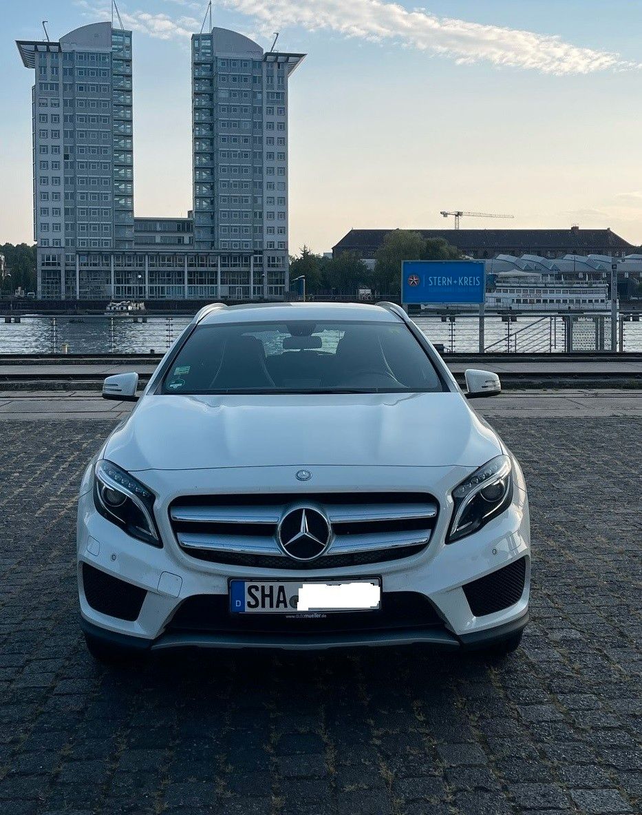 MERCEDES-BENZ GLA 200 AMG Line