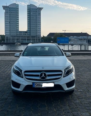 MERCEDES-BENZ GLA 200 AMG Line