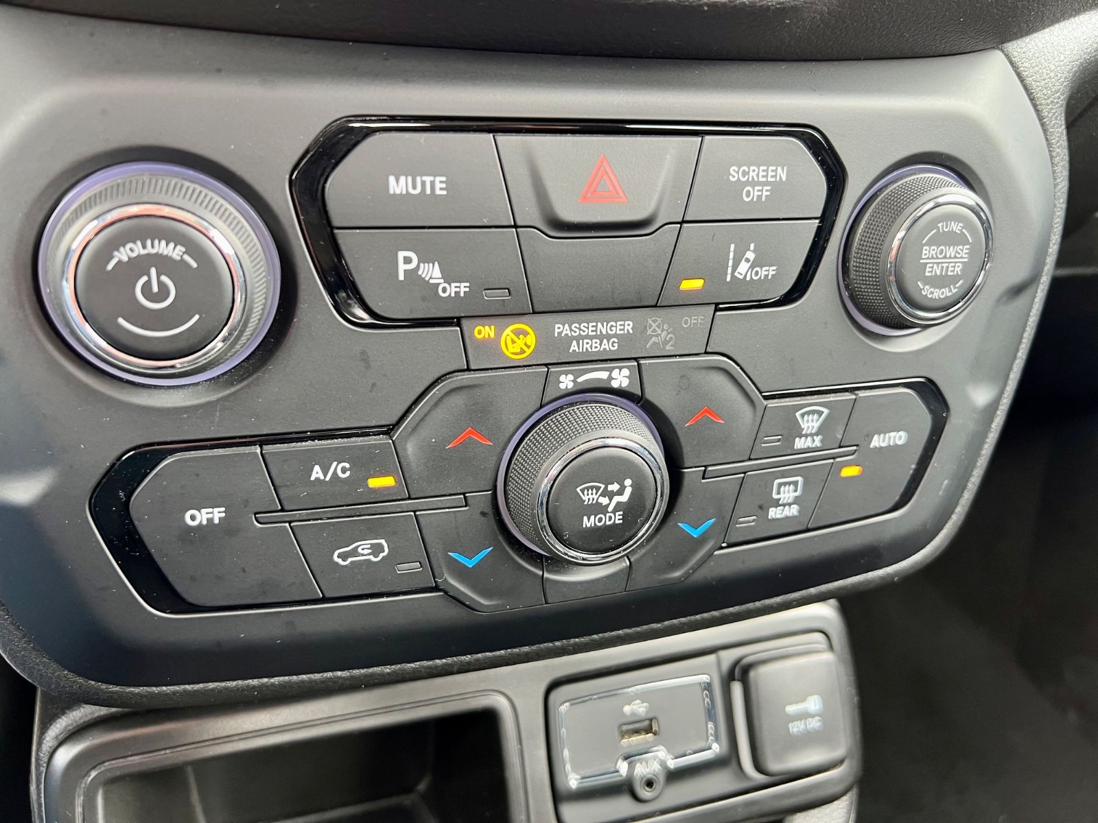 JEEP Renegade Night Eagle AAC DAB GZJR NSW CARPLAY