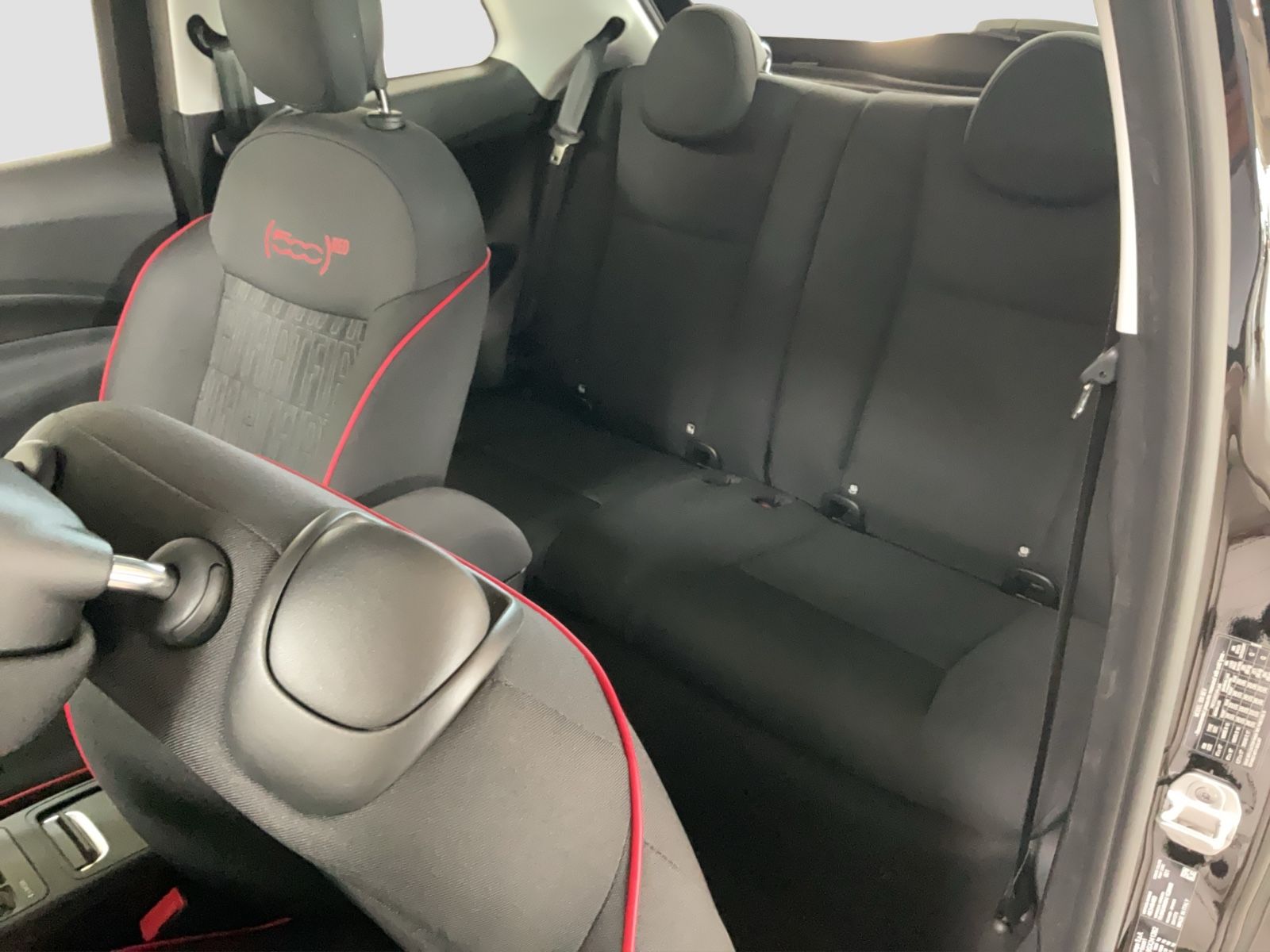Fahrzeugabbildung Fiat 500e + Komfort Paket, Style Paket