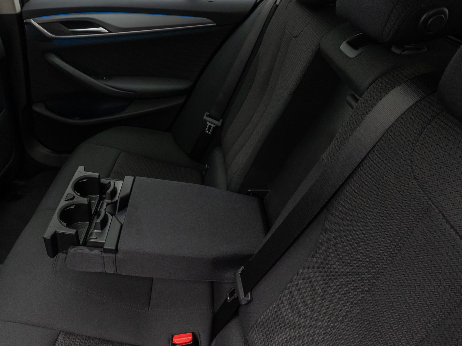 Fahrzeugabbildung BMW 530e xD Panorama Kamera CockPiPro DAB Alarm LED