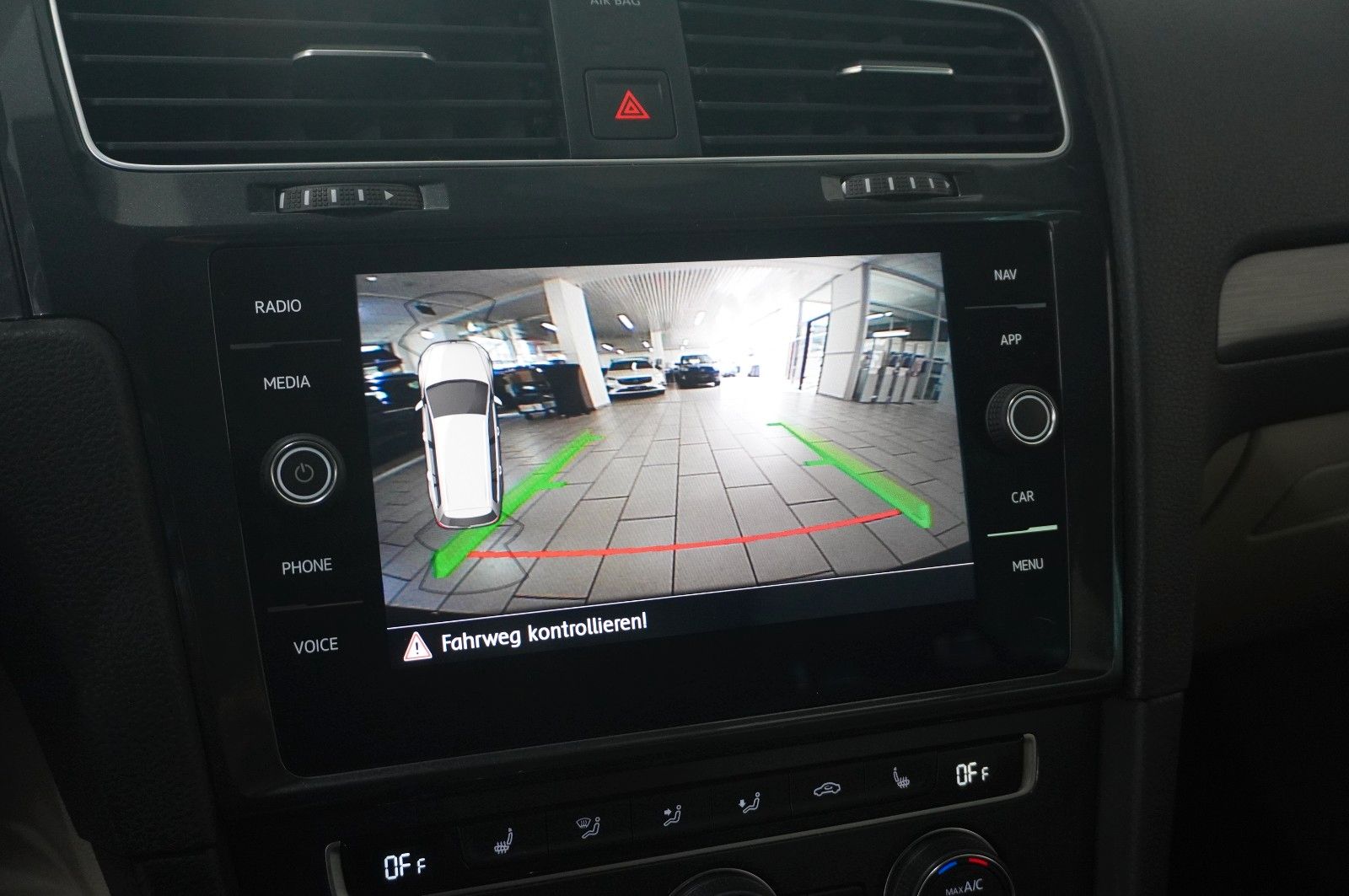 Fahrzeugabbildung Volkswagen Golf VII Vari. 1.6 TDI COMFORTL. NAVI/LED/KAMERA