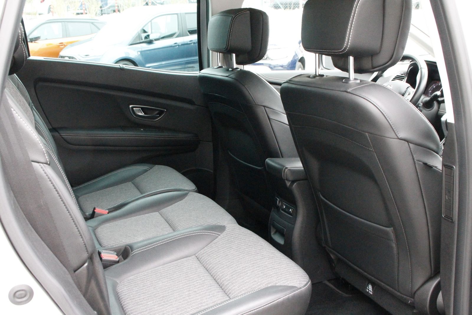 Fahrzeugabbildung Renault Grand Scenic INTENS TCe 160 EDC GPF